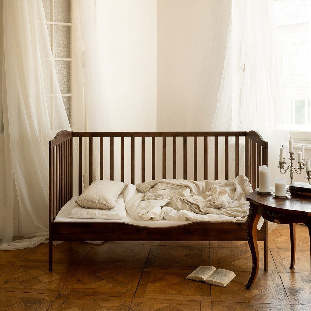 World of one Lit bébé en noyer (Nina Bien) - Image 1