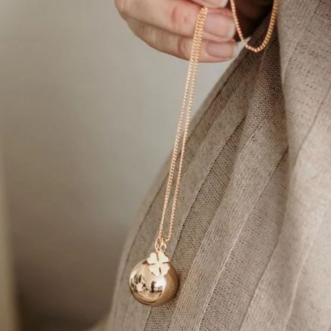 Bola de grossesse Gri-Gri Trèfle chaîne (or jaune 18 carats) (Pleine Lune) - Image 3
