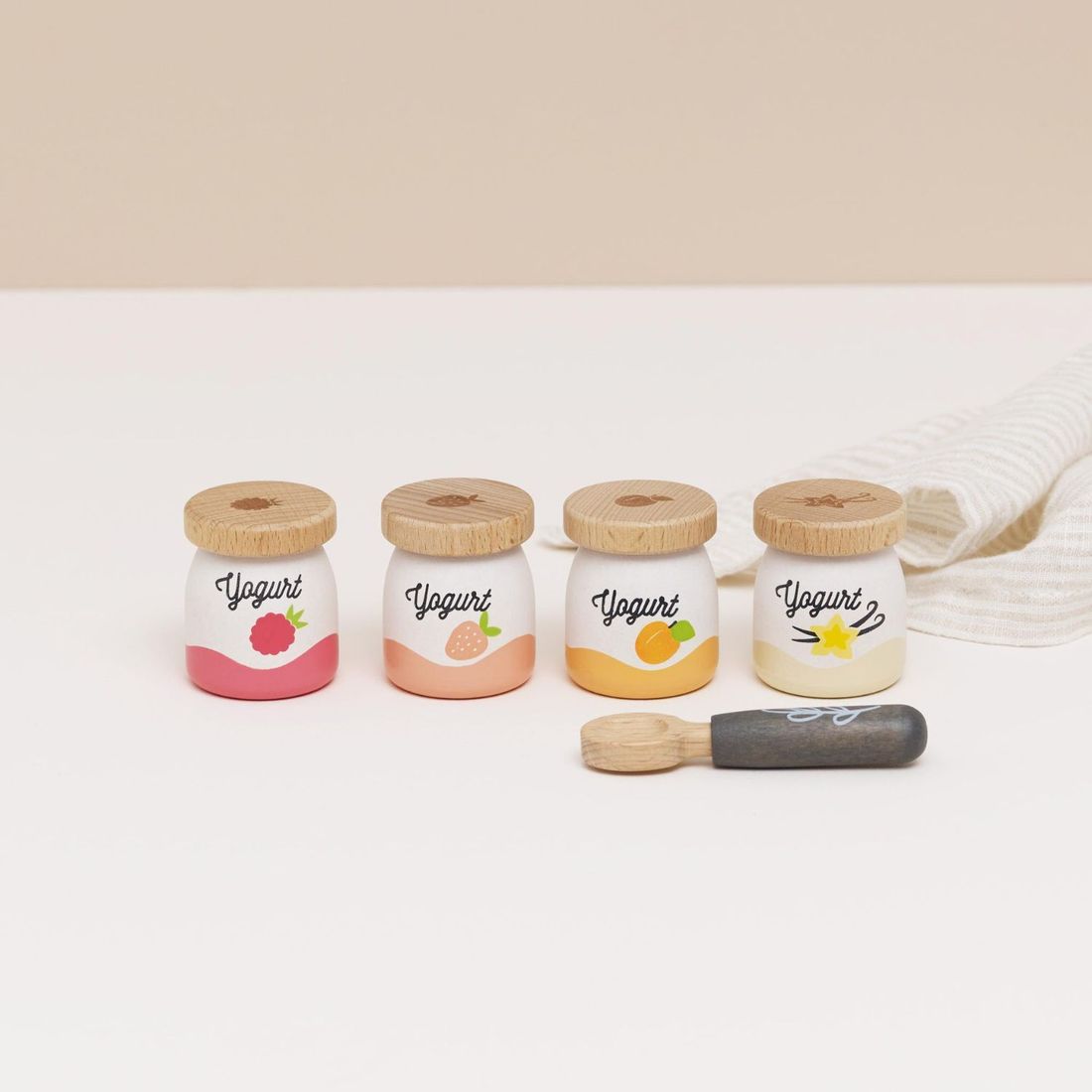 Pack de 4 yaourts et cuillère en bois FSC (Le Toy Van) - Image 4