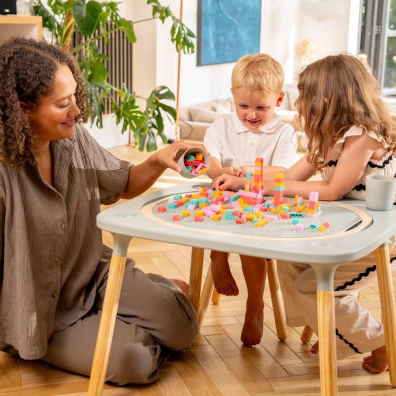 Table de jeux 4 en 1 montessori avec deux tabourets en bois fsc® (Active Tots) - Couverture