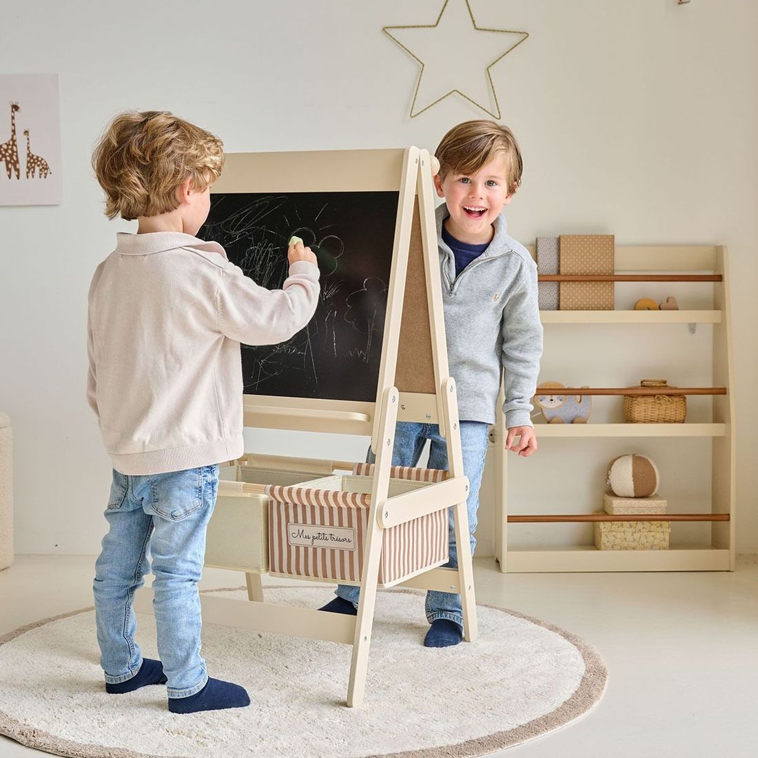 Petite Amélie | Tableau enfant magnétique 3-en-1 | Chevalet en bois et MDF | Beige | Développe la créativité et la motricité fine des petits (Petite Amélie) - Image 1