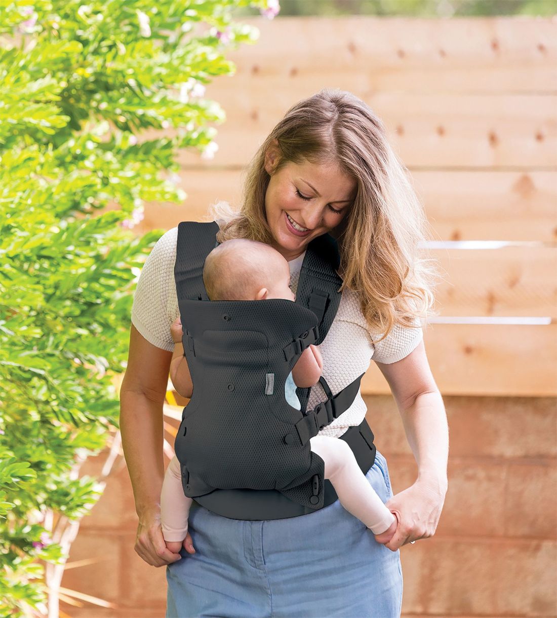 Porte-bébé Flip 4 en 1 Convertible Air (Infantino) - Image 1
