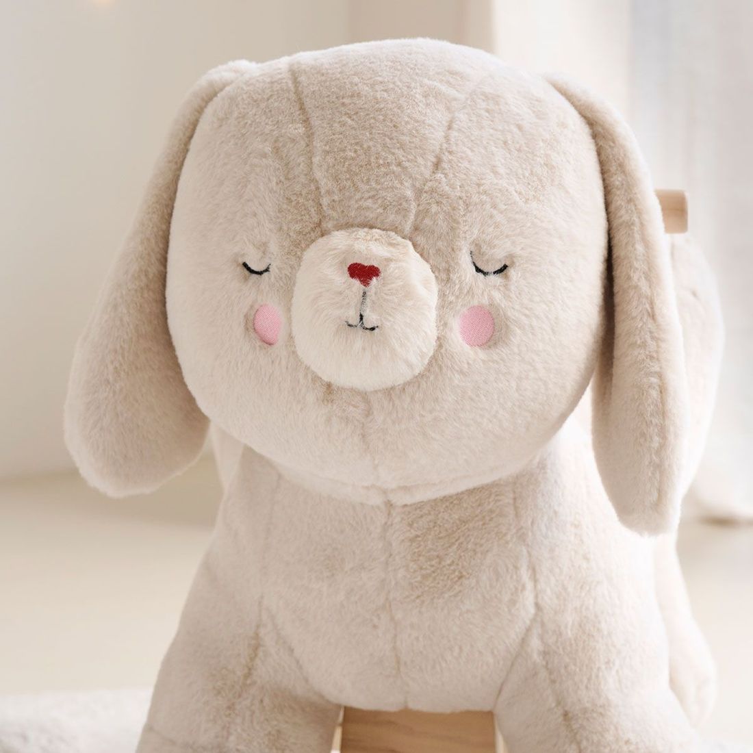 Petite Amélie | Cheval à bascule Lapi | Peluche lapin en bois FSC | Beige | Hauteur de siège 29 cm (Petite Amélie) - Image 7