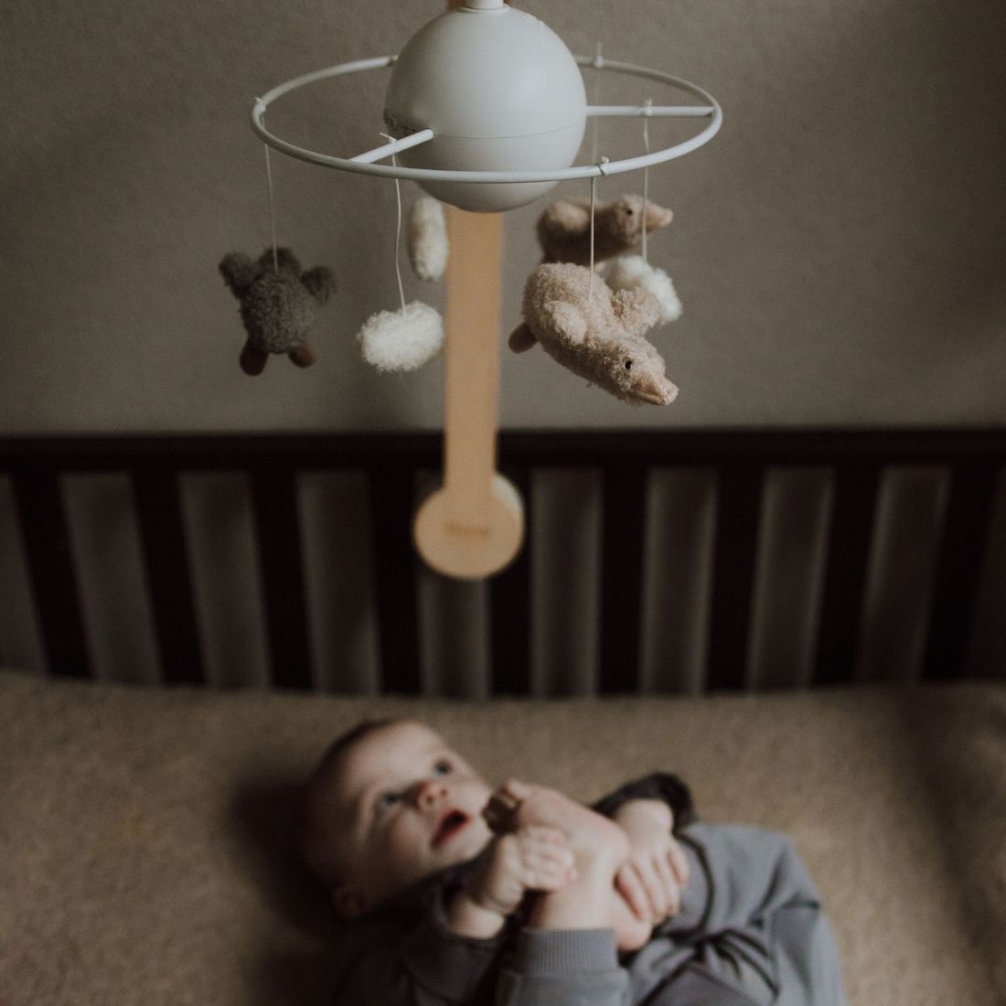Mobile pour bébé en bois Liva Oie blanc (FLOW) - Image 5