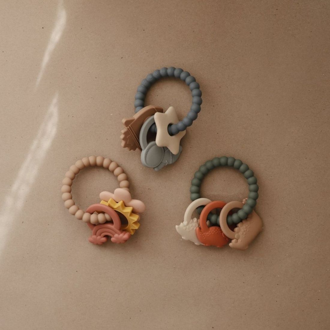 Jouet de dentition Ring Space (Mushie) - Image 5
