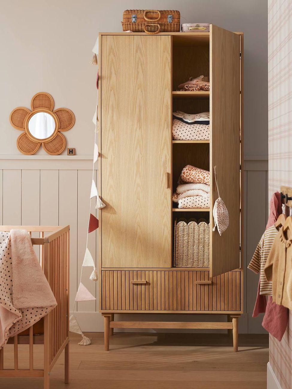 Grande armoire 2 portes + tiroir ligne COPENHAGUE bois (Vertbaudet) - Couverture