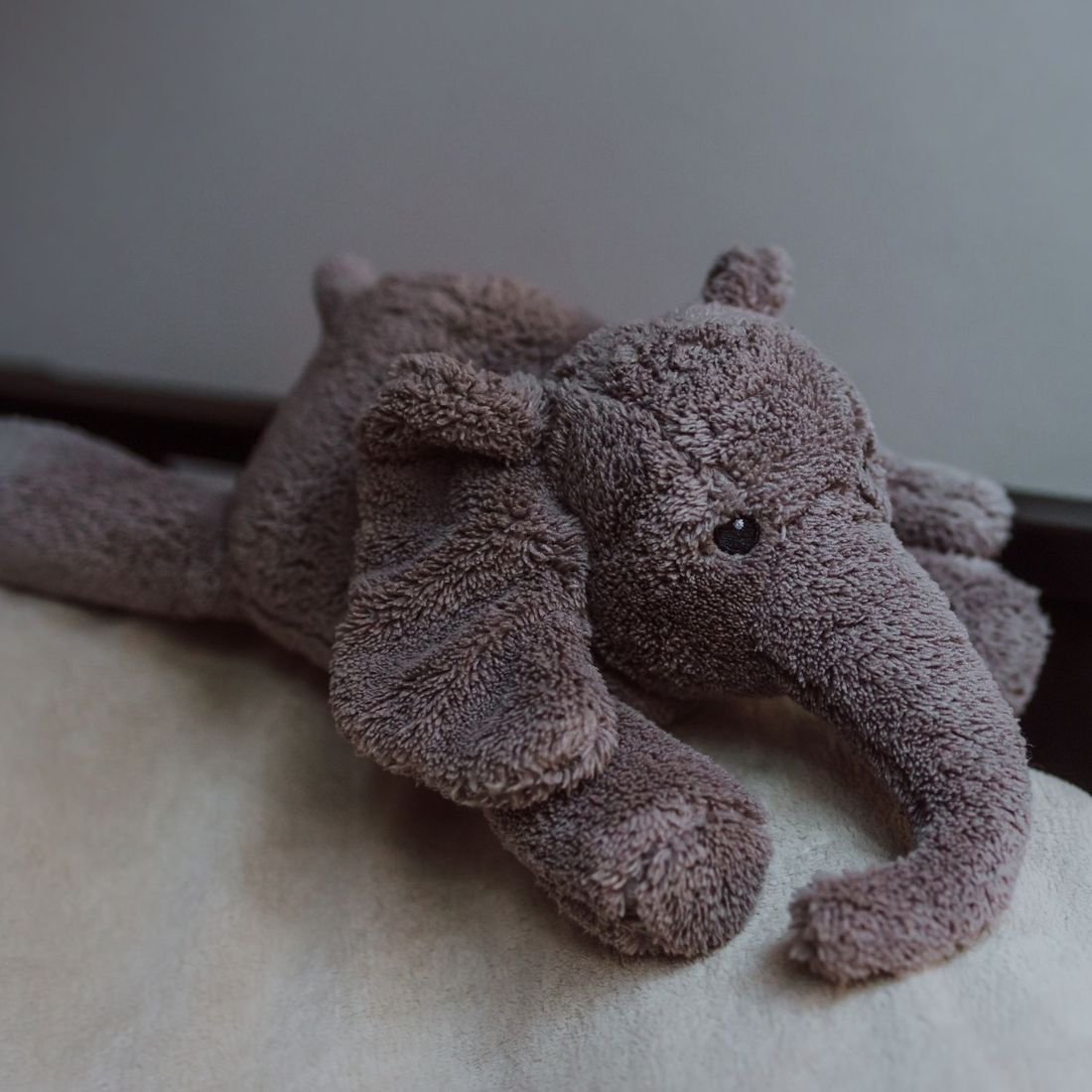 Peluche bruit blanc George l'éléphant gris (FLOW) - Image 3
