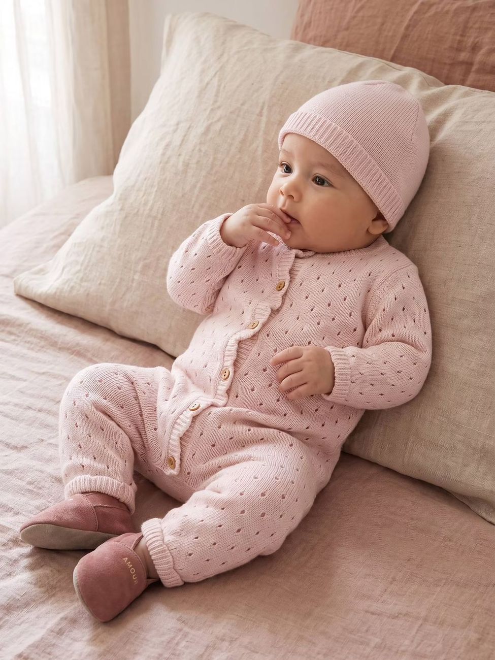 Ensemble combinaison et bonnet naissance fille rose pâle (Vertbaudet) - Image 1