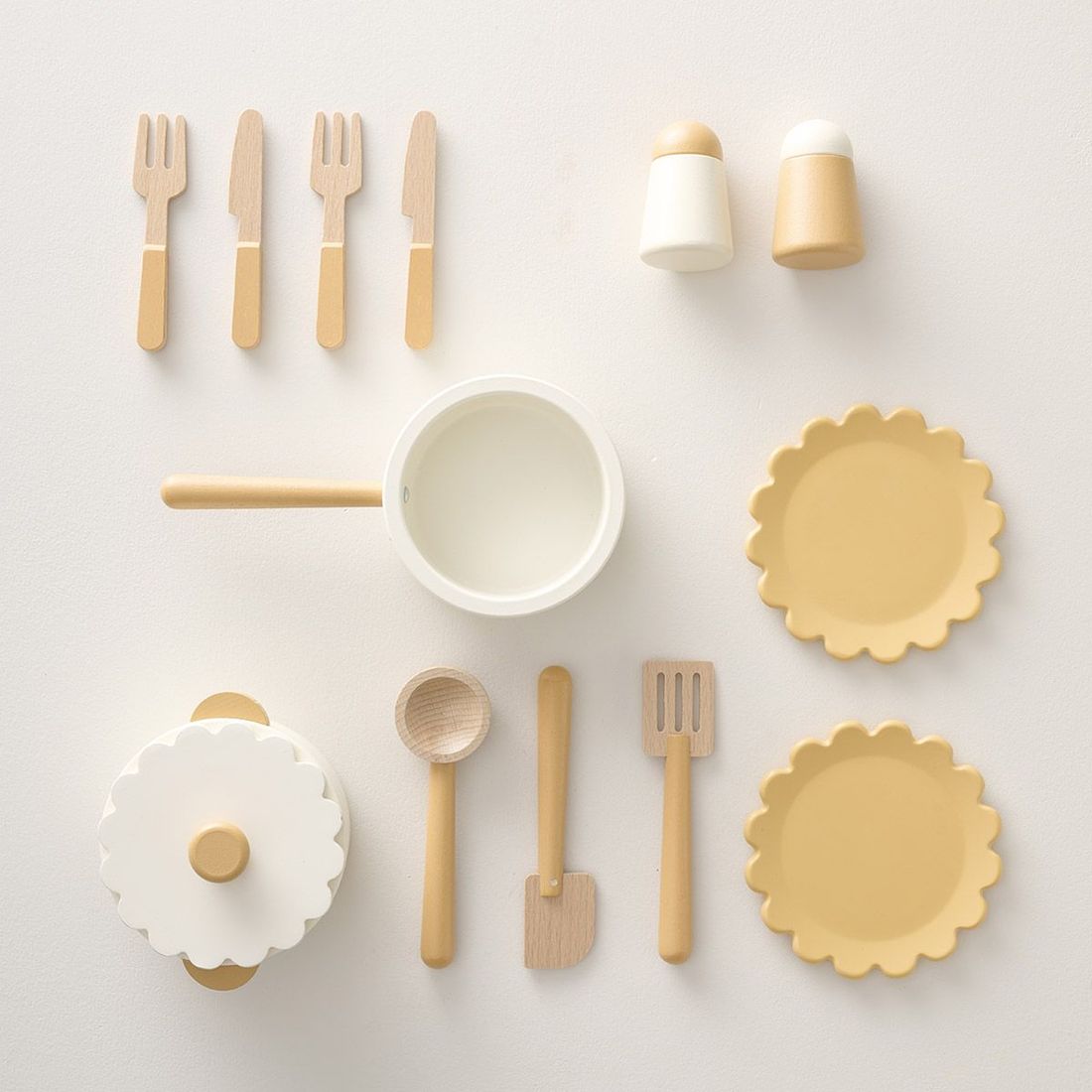 Petite Amélie cuisine en bois enfant | matériaux contreplaqué | beige marron et noyer | 12 accessoires inclus | design durable et naturel (Petite Amélie) - Image 3