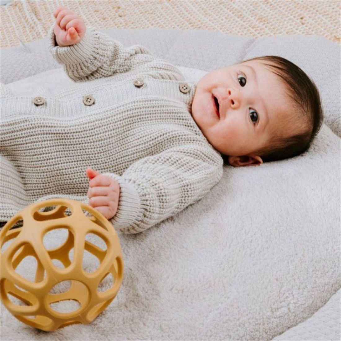 Balle de préhension en silicone Ocre (Baby's Only) - Image 5