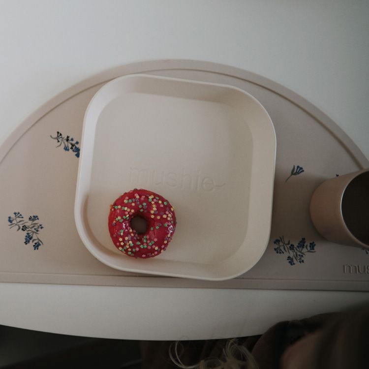 Set de table en silicone Lilac flowers (Mushie) - Image 6