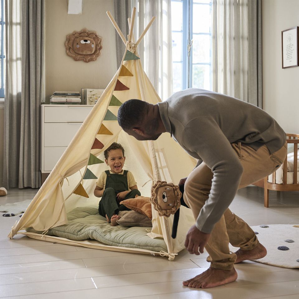 Petite Amélie | Tipi enfant en toile de coton | Beige | 158 cm de haut x 120 cm de diamètre | Tente de jeu avec tapis de sol inclus (Petite Amélie) - Image 1