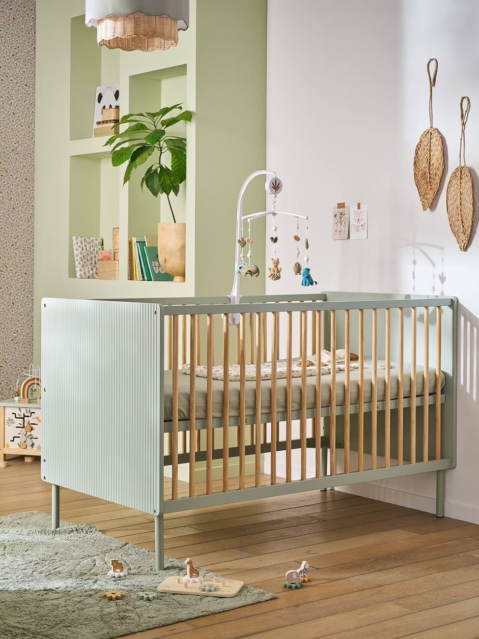 Lit bébé cannelé évolutif 70x140cm vert (Vertbaudet) - Image 1