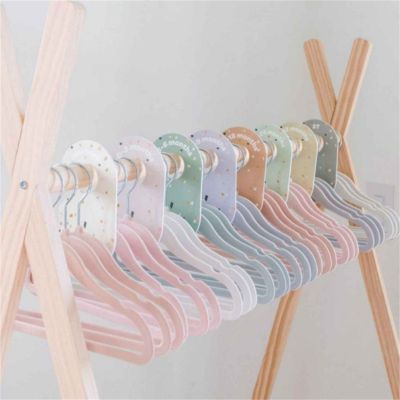 Lot de 15 cintres en velours gris (3 sprouts) - Image 2
