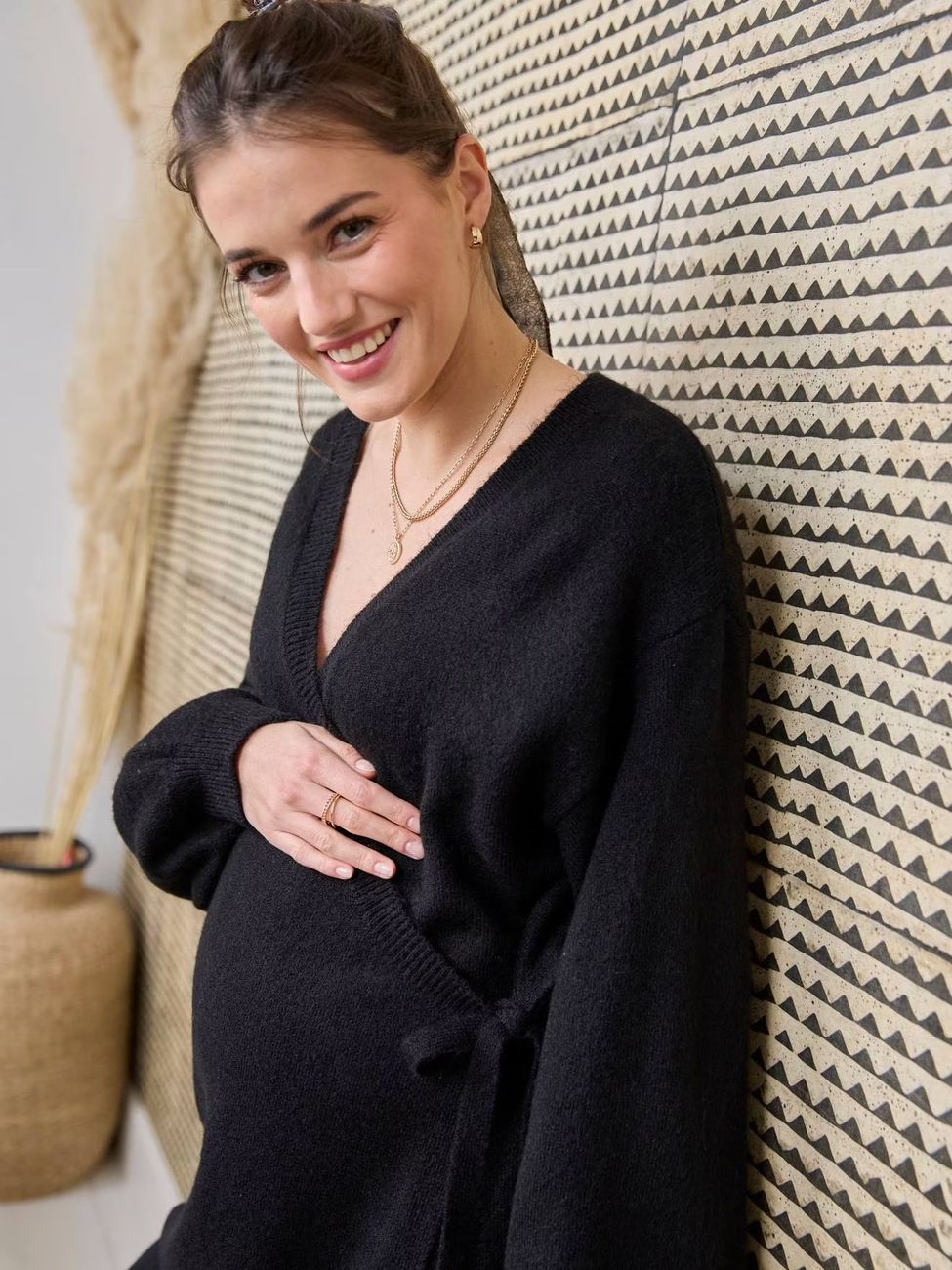 Robe cache-coeur en tricot grossesse et allaitement noir (Vertbaudet) - Image 2
