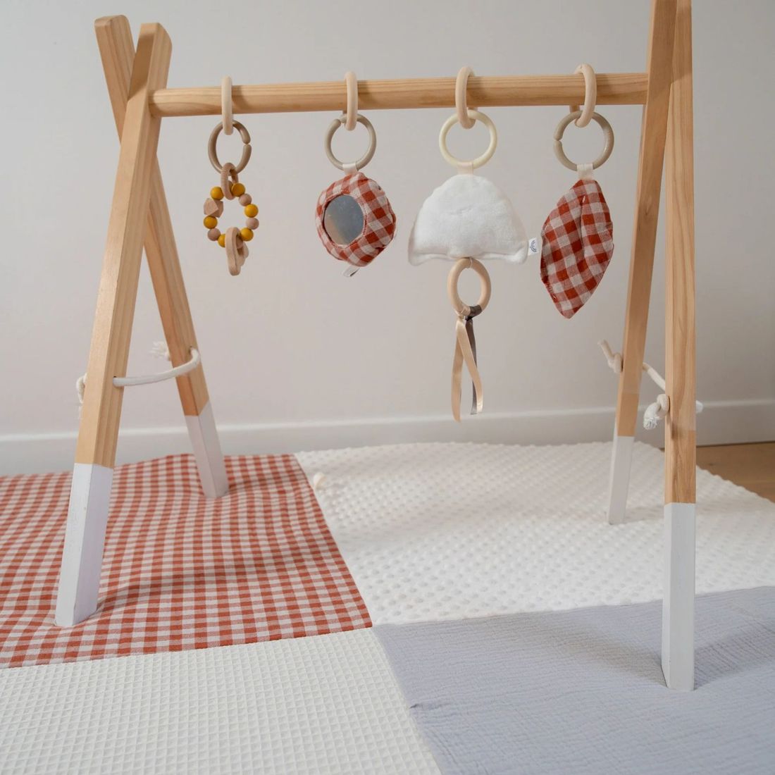 Arche Montessori en bois + 4 suspensions (Mervei) - Image 1