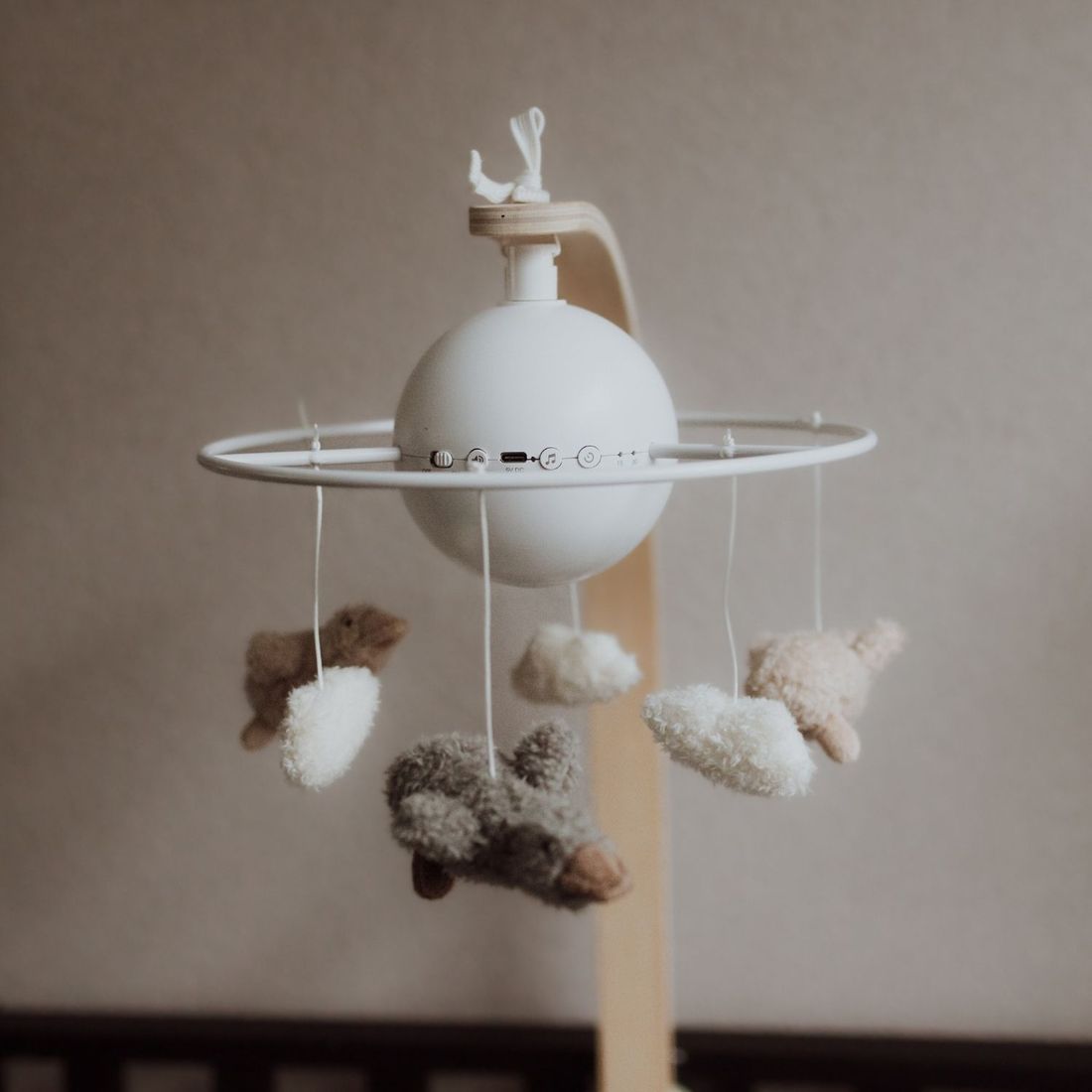 Mobile pour bébé en bois Liva Oie blanc (FLOW) - Image 2