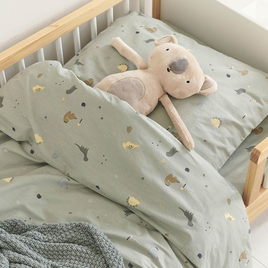 Petite Amélie | Drap-housse enfant | Coton bio motifs dinosaures | Vert | 70x140 cm (Petite Amélie) - Image 1