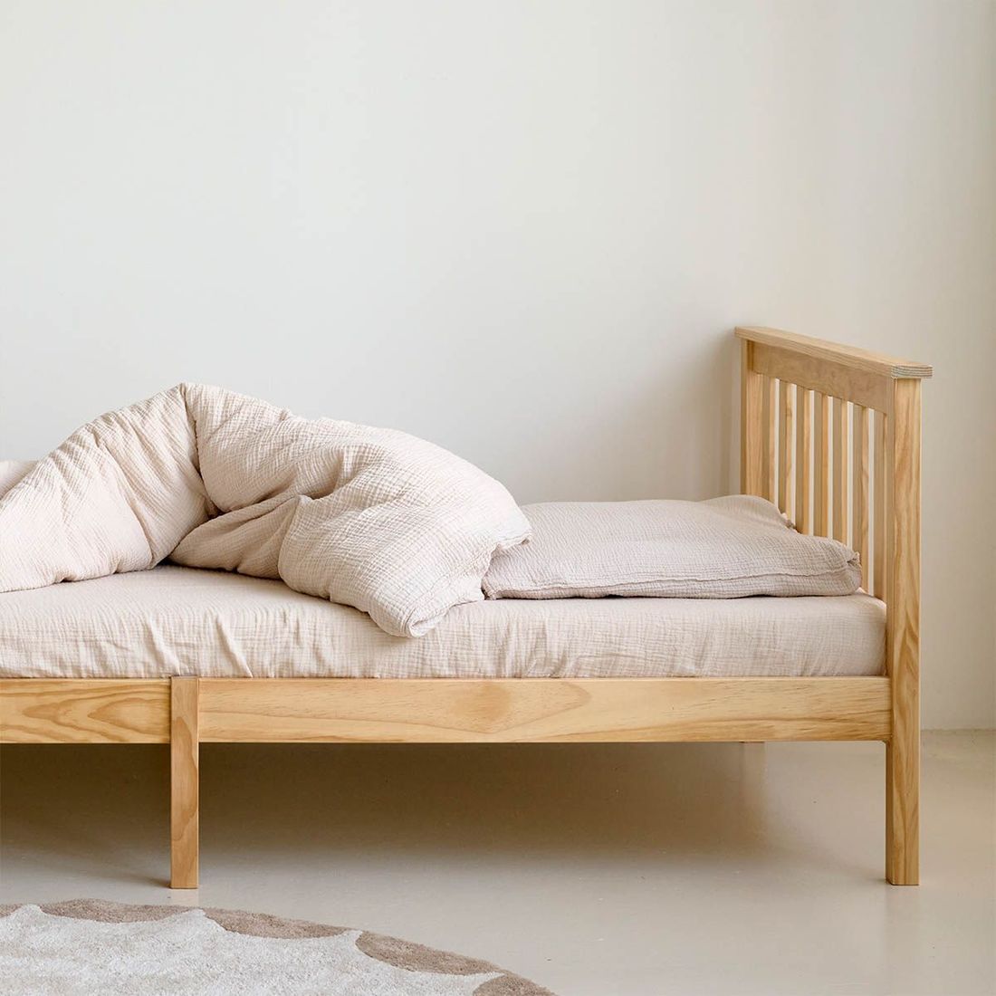 Petite Amélie Drap-housse enfant | Gaze de coton bio | Beige | 70x140 cm | Pour matelas 16 cm (Petite Amélie) - Image 1