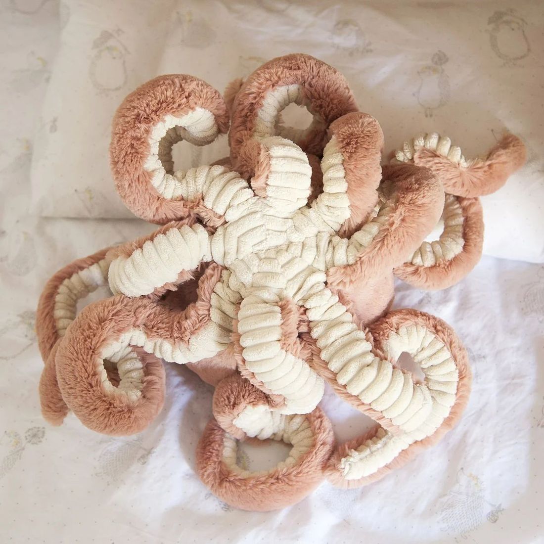 Peluche Pieuvre Odell Jellycat - Doudou XXL Ultra Doux Tentacules Faciles à Saisir - Sécurité EN71 - M - Rose - M - Rose (Jellycat) - Image 10
