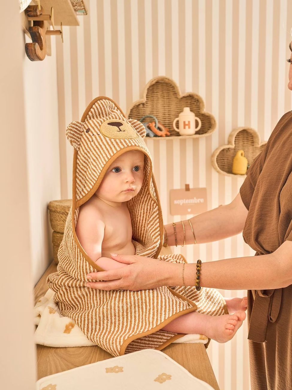 Cape de bain et gant de toilette PETIT OURS, avec coton recylé rayé beige (Vertbaudet) - Image 2