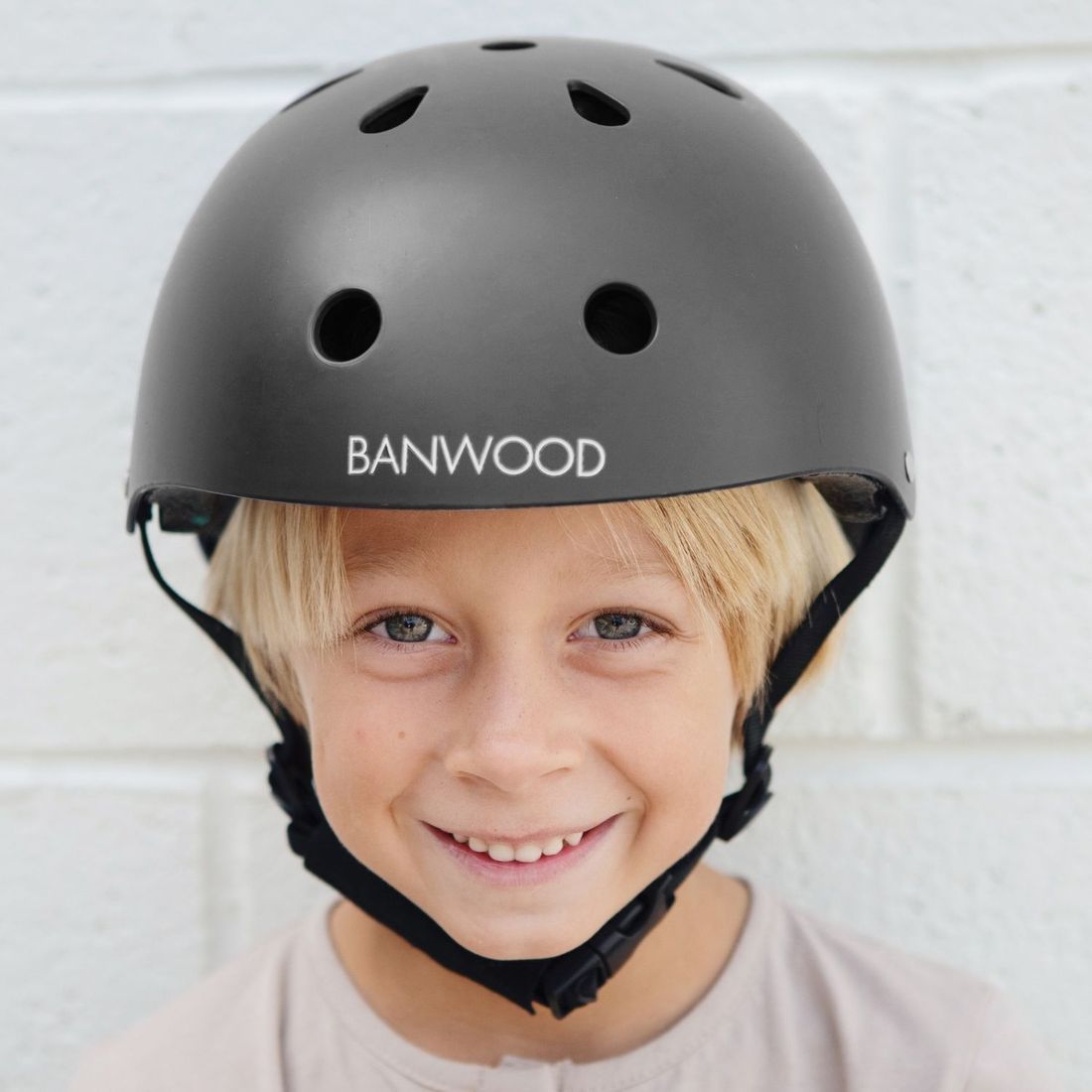 Casque noir (3-7 ans, 50-54 cm) (Banwood) - Image 3