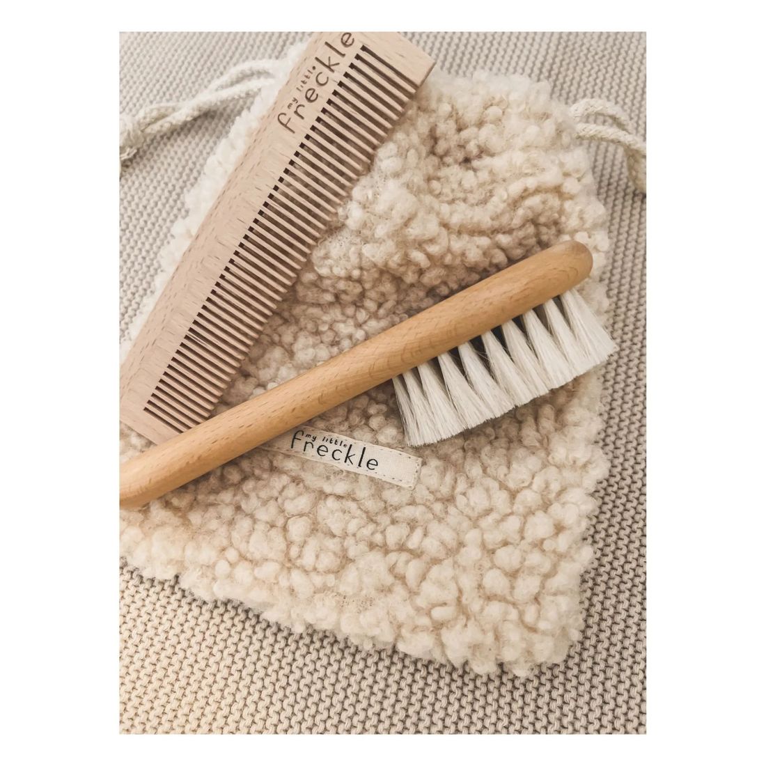 My Little Freckle - Set Brosse à Cheveux + Peigne + Pochon Sherpa (My Little Freckle) - Image 2
