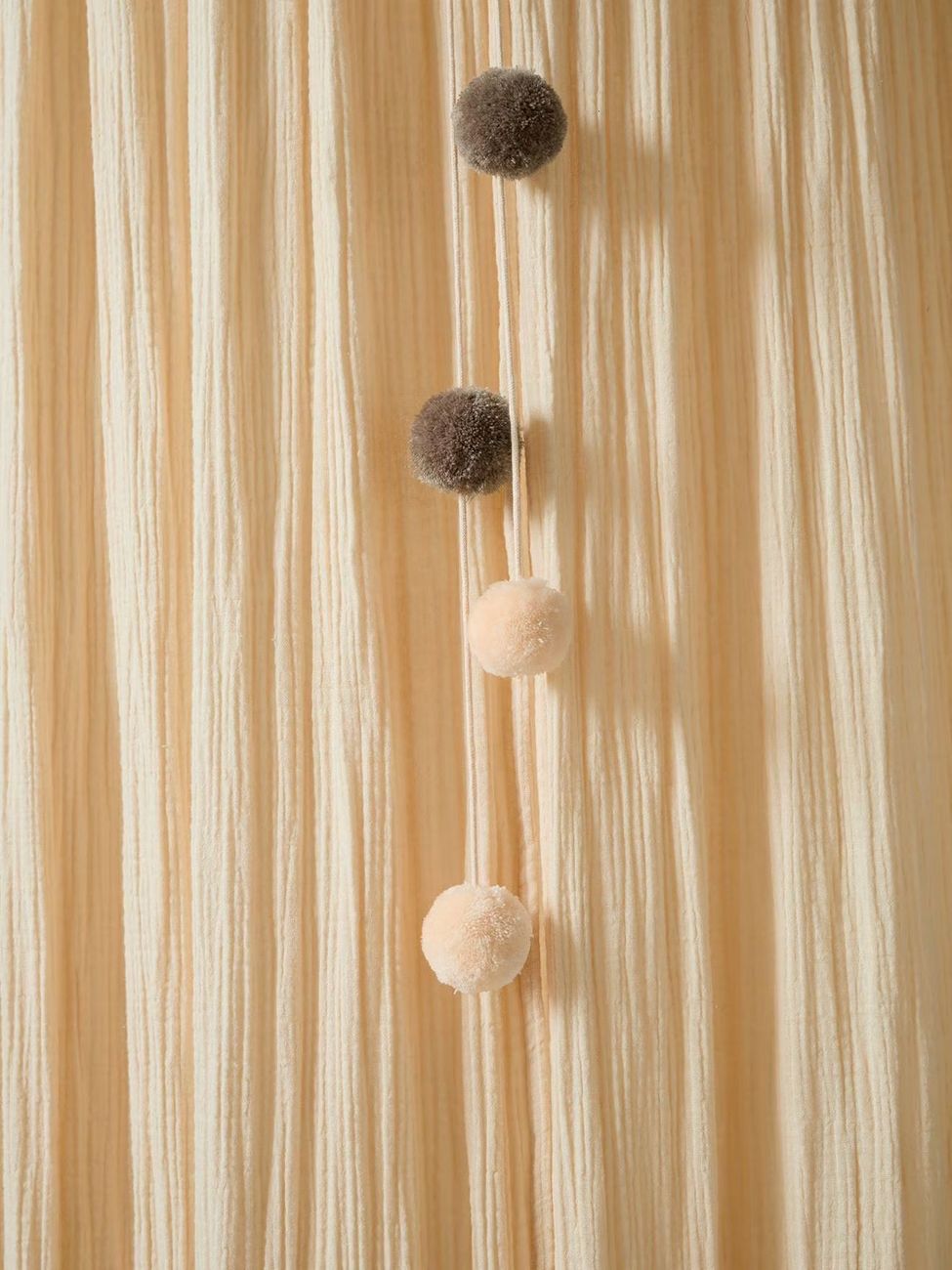 Ciel de lit en gaze de coton avec pompons (Vertbaudet) - Image 2