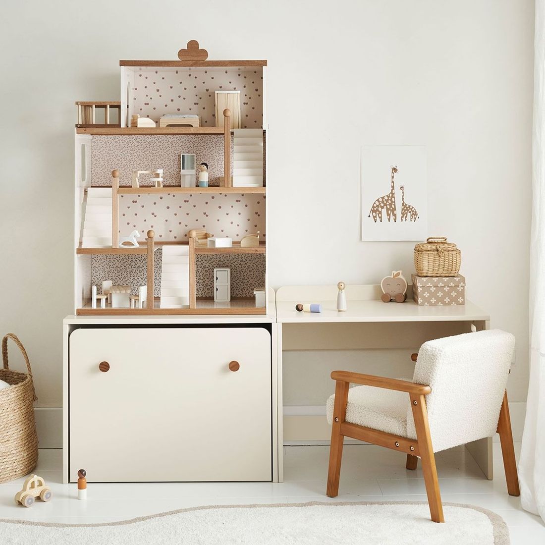 Petite Amélie Fauteuil Enfant Retro | Bois et Tissu | Beige | Noyer | Fauteuil solide en pin massif avec revêtement teddy pour une assise confortable (Petite Amélie) - Image 3
