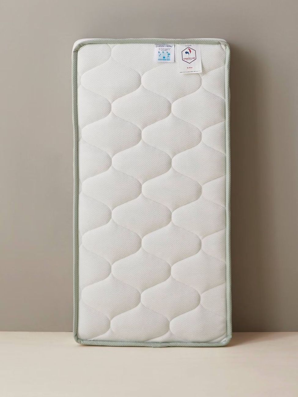 Matelas bébé mousse recyclée thermorégulateur traité Passerelle® blanc (Vertbaudet) - Image 1