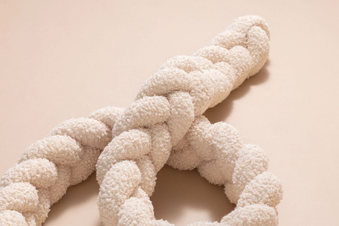 - Tour de lit tressé 3 Épis - Bouclé Écru - Beige (Mon Lit Cabane) - Image 9