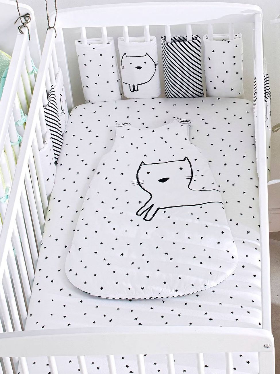 Lot de 2 draps-housses bébé en jersey extensible imprimé étoiles gris chiné/blanc (Vertbaudet) - Image 2