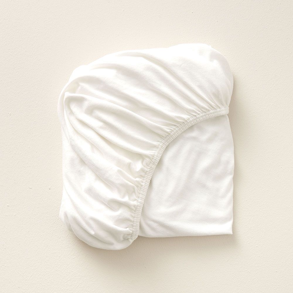 Petite Amélie | Lot de 2 draps-housses jersey coton bio | Blanc et caramel | 45x90 cm | Pour matelas bébé hauteur 10-12 cm (Petite Amélie) - Image 3