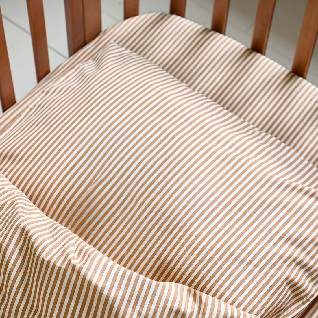 Petite Amélie | Drap-housse bébé | Coton biologique GOTS | Beige et Caramel | 70x140 cm pour matelas de 16 cm d'épaisseur (Petite Amélie) - Image 2