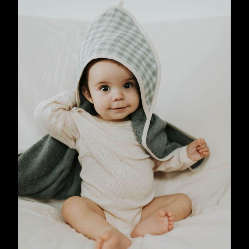 Cape de bain vichy vert de gris (Manufacture des bébés français) - Couverture