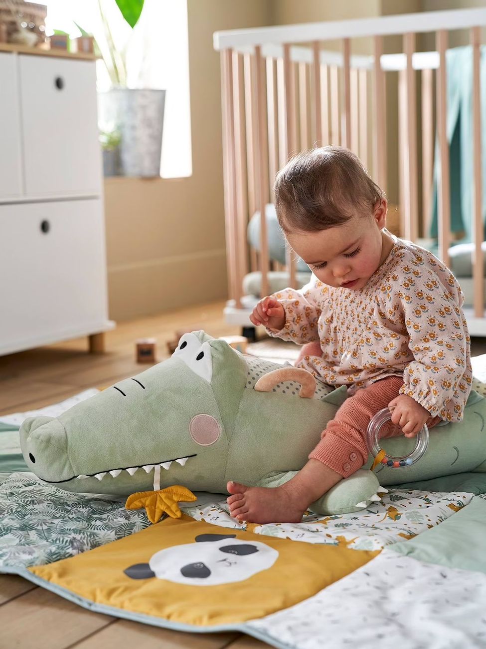 Grande peluche d'activités Crocodile vert (Vertbaudet) - Couverture