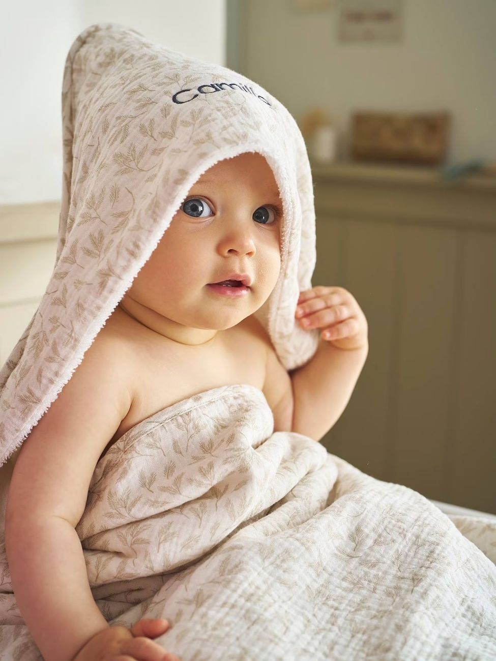 Cape de bain gaze de coton personnalisable + gant de toilette HYGGE beige imprimé (Vertbaudet) - Couverture