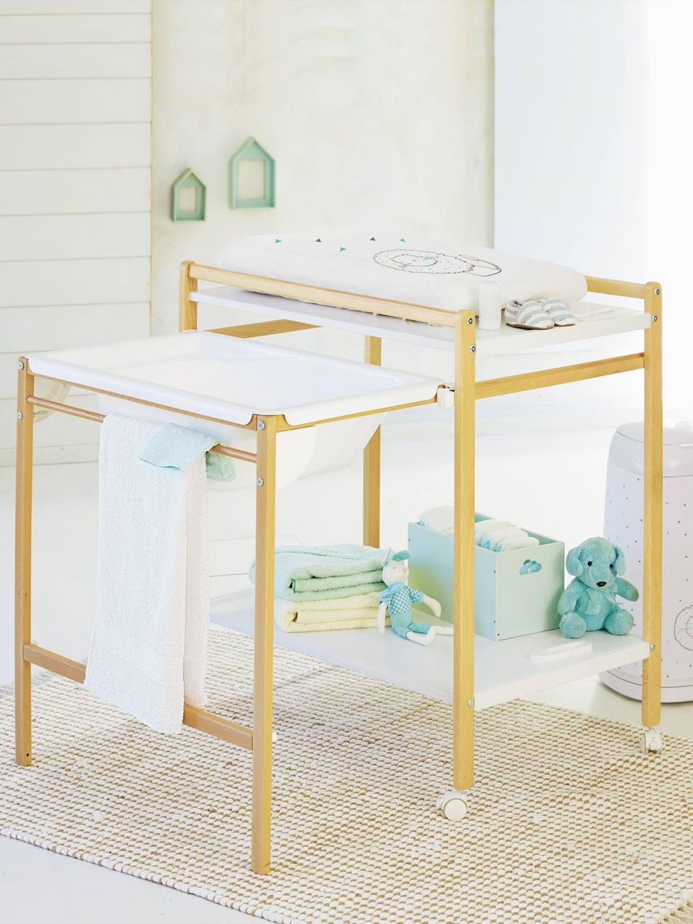 Table à langer avec baignoire intégrée MagicTub naturel/blanc (Vertbaudet) - Image 1