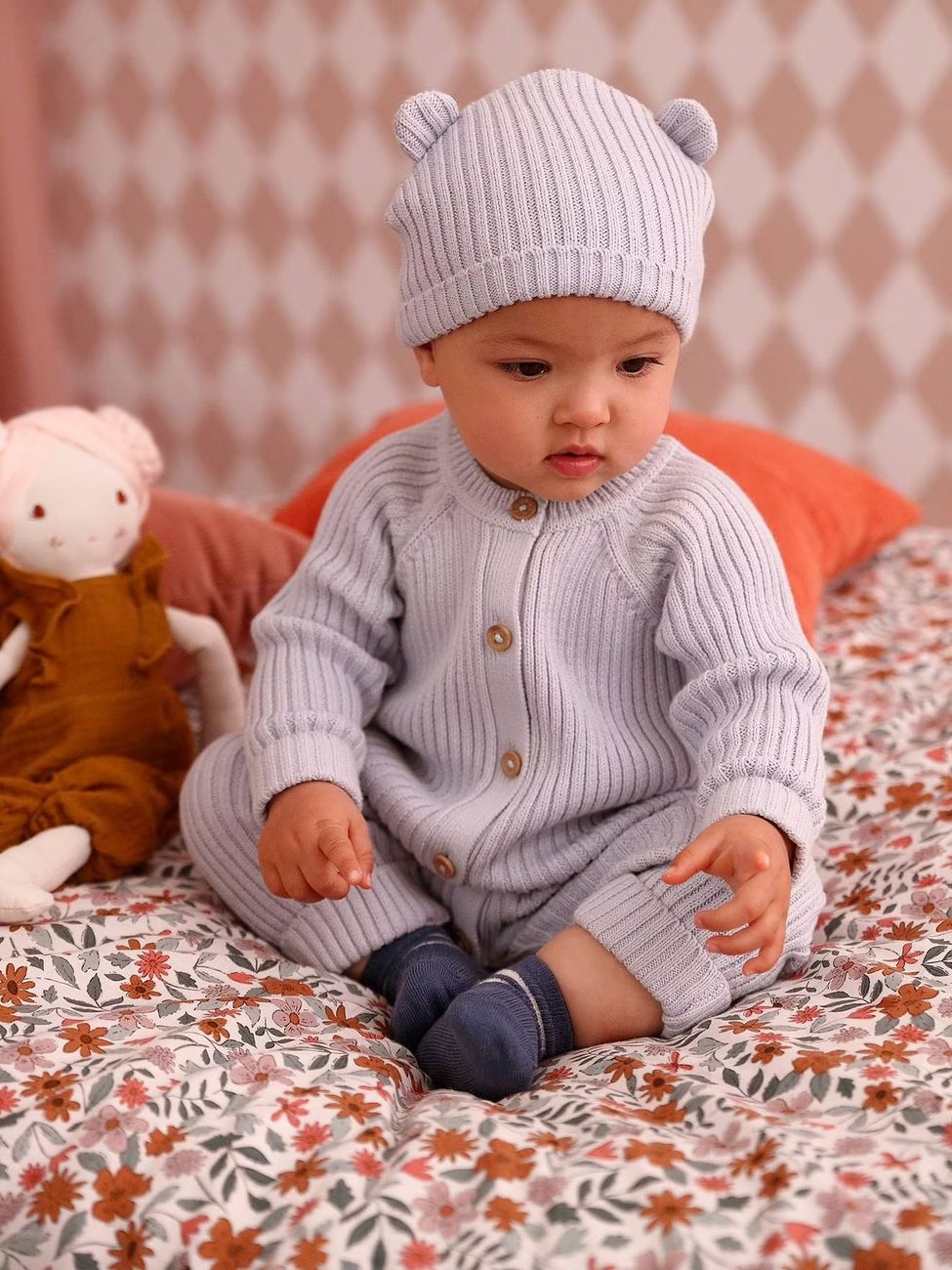 Ensemble bébé combinaison et bonnet à oreilles en tricot bleu pâle (Vertbaudet) - Couverture