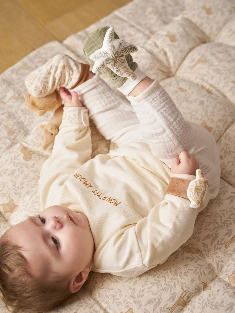 Hochets mains et pieds BABYLON beige (Vertbaudet) - Couverture