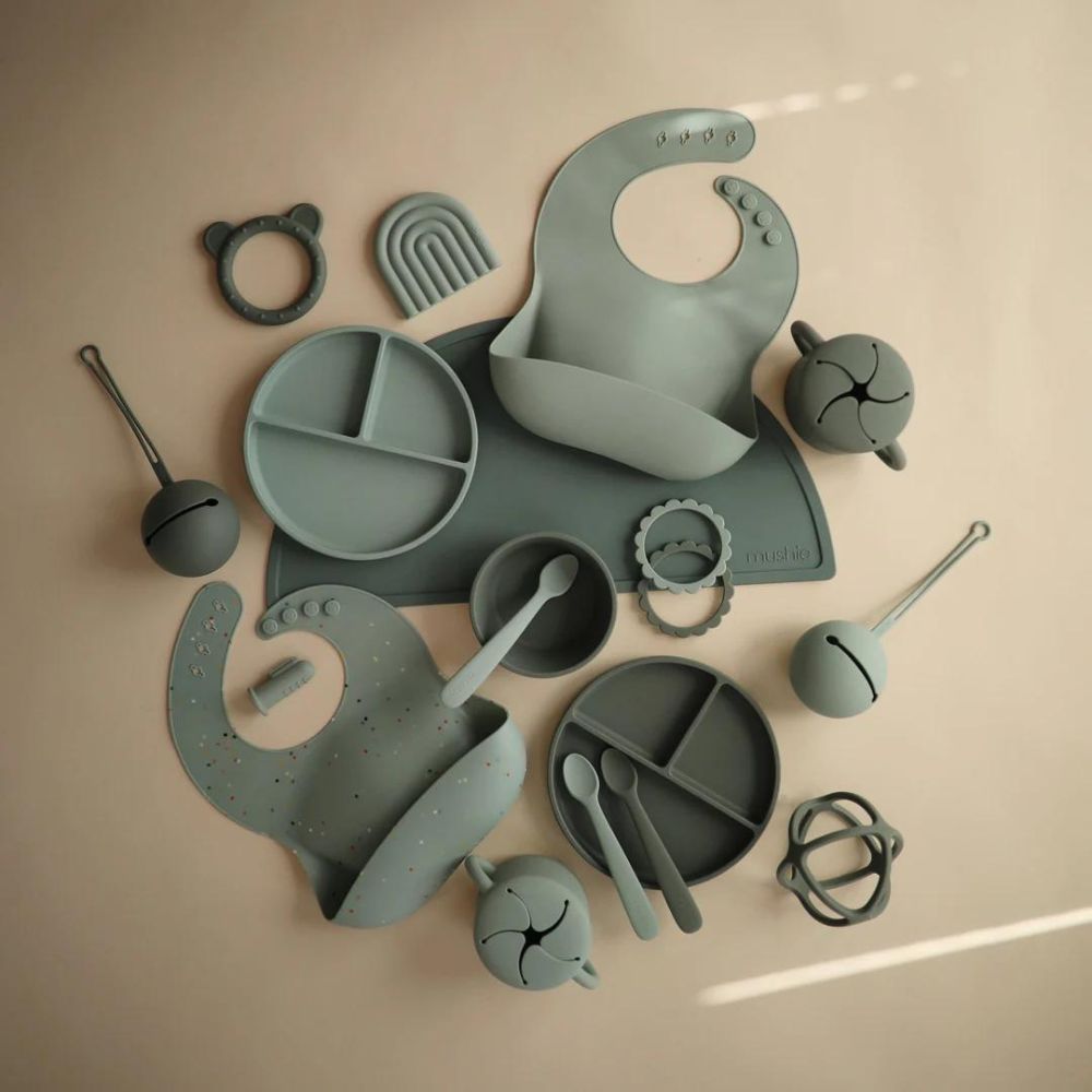 Assiette à compartiments en silicone avec ventouse Cambridge blue (Mushie) - Image 3