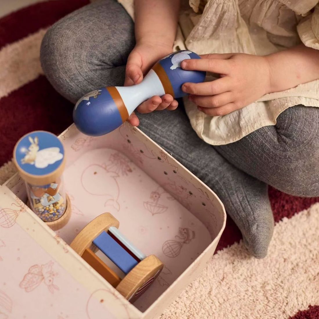 Valisette De Jeu Mes Premiers Jouets Sensoriels En Bois Bleu, Gris, Marron (Filibabba) - Image 2