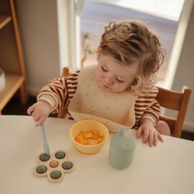 Jouet en silicone Fleur Dried thyme-Natural-Shifting sand (Mushie) - Image 3