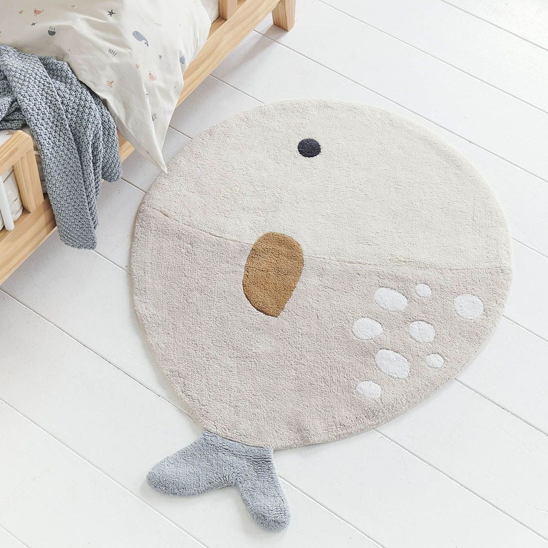 Petite Amélie Tapis Chambre Bébé | Motif Poisson | 100% Coton Doux | Beige | 85x110 cm | Lavable en machine et compatible avec sèche-linge (Petite Amélie) - Image 2