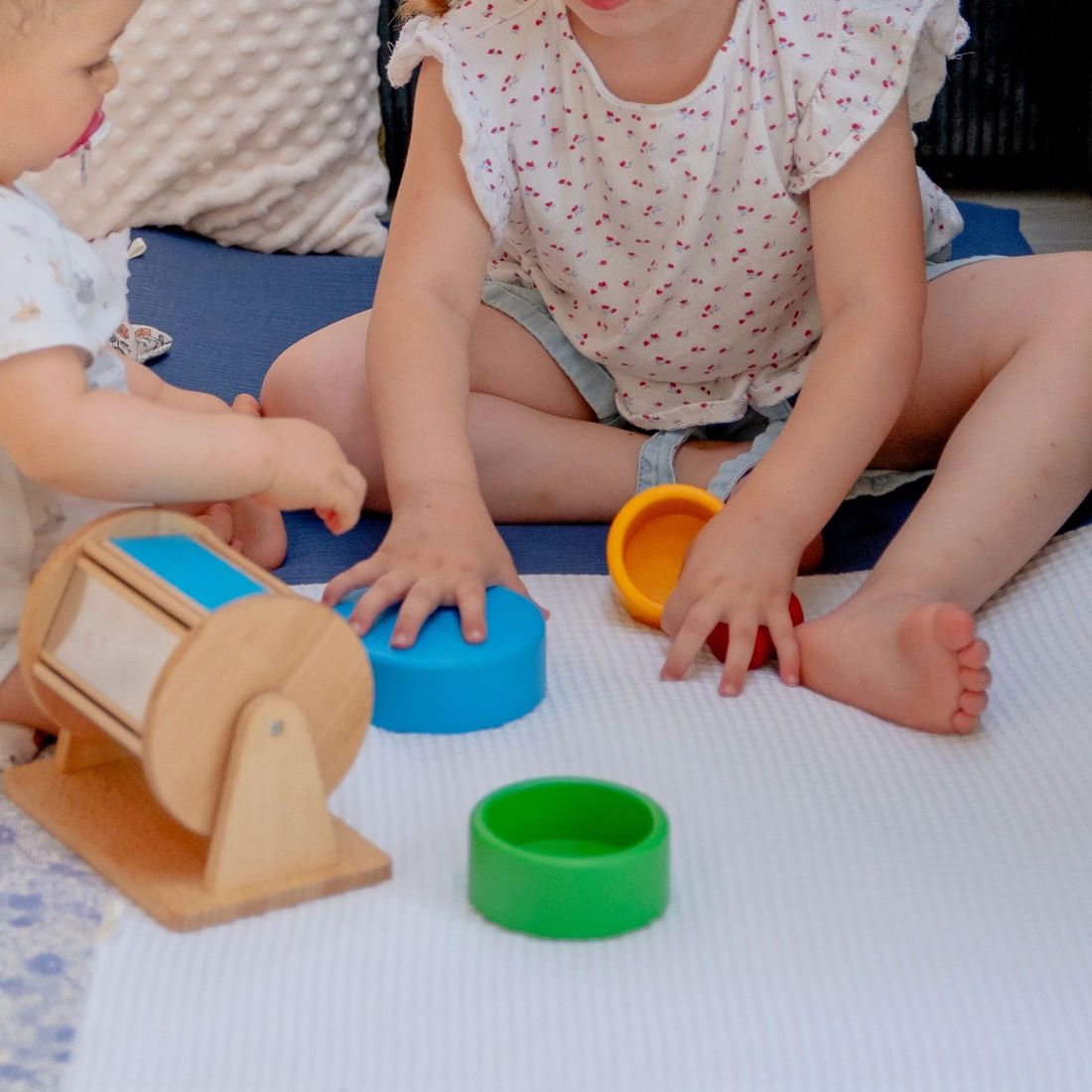 Gobelets gigognes bébé – Jeu d’éveil et de motricité (Mervei) - Image 3