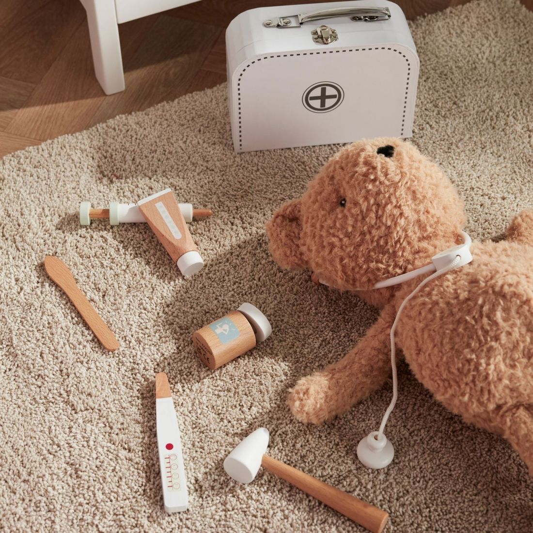 Mallette et accessoires de Docteur en bois blanc (Kid's Concept) - Image 4