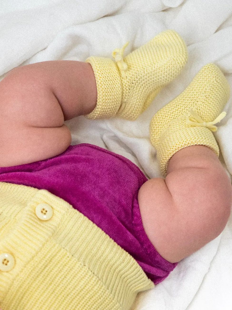 Les chaussons 0-6 mois 100% coton bio jaune banane (Smala) - Image 1