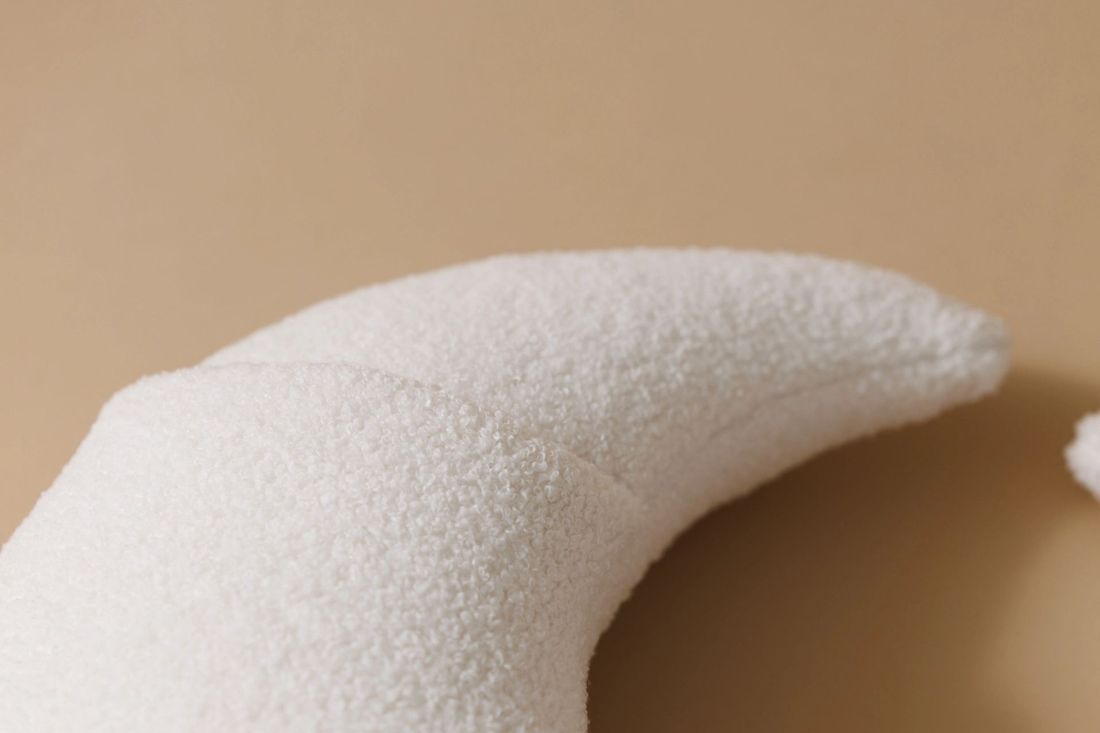 - Coussin d'Allaitement Croissant - Vanille Bouclé - list: Blanc|Vanille (Mon Lit Cabane) - Image 7
