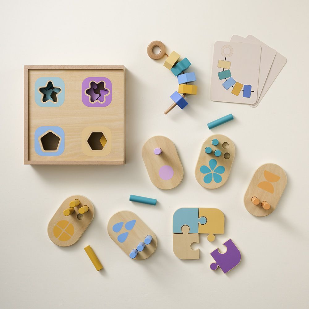 Petite Amélie | Coffret de jouets Montessori | Kit de jeu Play & Grow en bois certifié FSC | Éveil et motricité | 19-21 mois (Petite Amélie) - Couverture