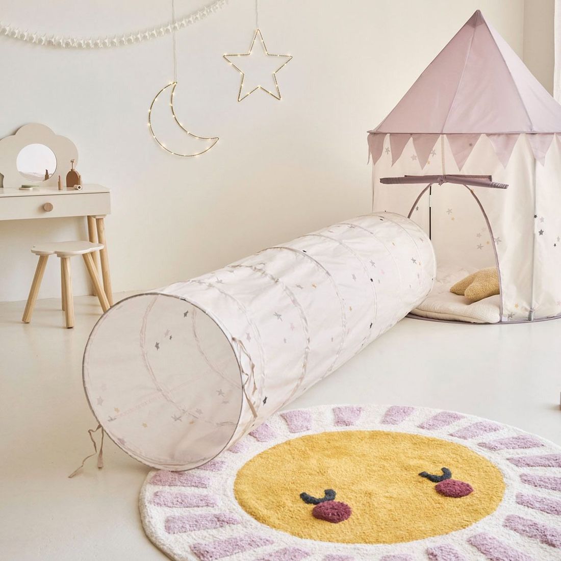 Petite Amélie Tapis rond enfant | Lavable en coton | Design soleil | Jaune pastel et lilas | Ø110 cm (Petite Amélie) - Image 2